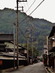 第四千六作　「軒から軒へ　走りて渡る　驟雨かな」　滋賀県近江八幡