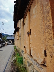 第二千四百二十五作　「剥き出しの　土壁廻らば　造り酒屋」　兵庫県出石