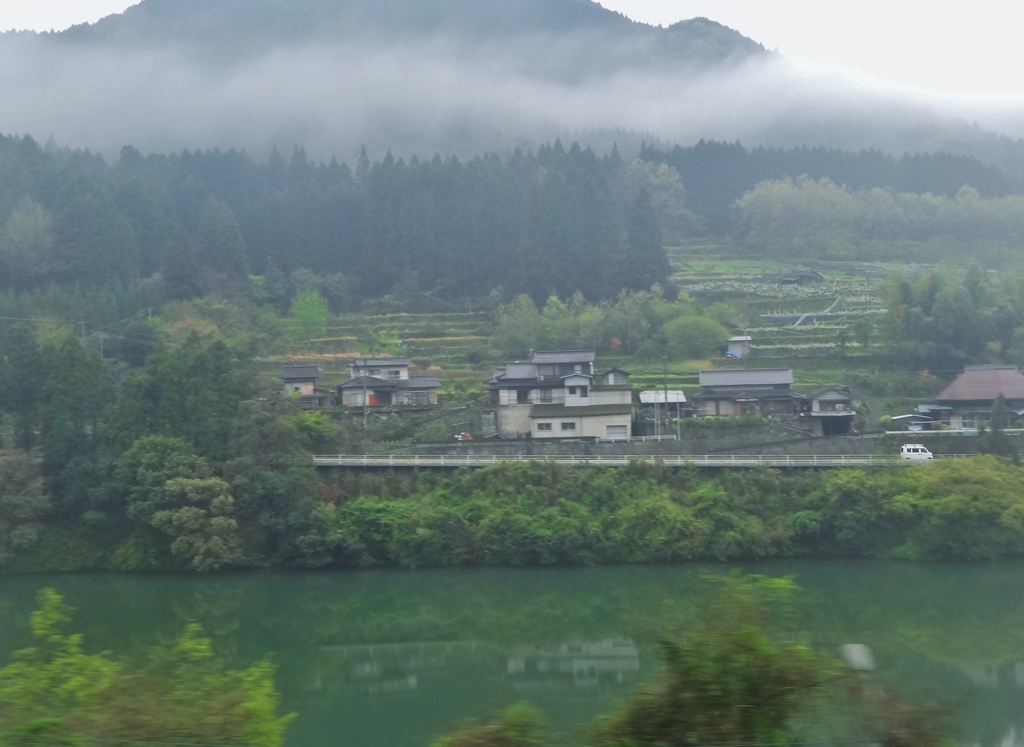 第千四十六作　　「けふは重たい　雲のひくくひくく」　大分県日田