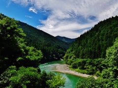 第三千三百四十四作　「川音被さる　夏も終はりの　法師蝉」　静岡県浦川