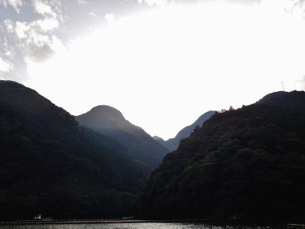  第七百七十作　　「山影から山影へ日暮れ」　愛知県豊根