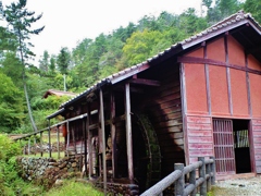 第八百十七作　　「落ちてしまへば　それでよろしい　水ぐるま」　岡山県吹屋