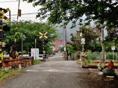 第千七十三作　　「踏切越へて　お地蔵さまに　手を合わせ」　愛媛県石鎚