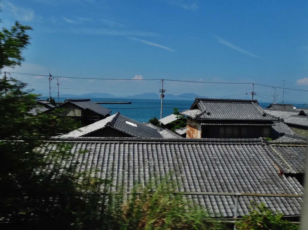 第千五百十四作　　「海がみへた　甍ひかる　その先の海が」　愛媛県今治　