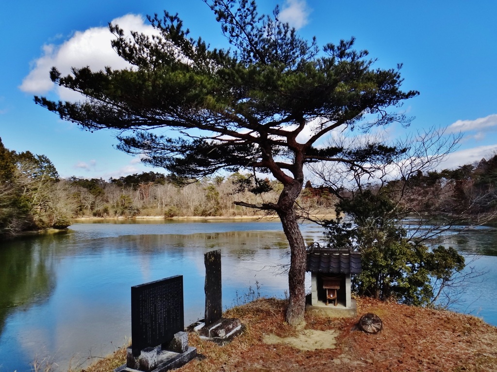第三千百四十三作　「水ぬるむ　水神さまに手を合はす」　福島県南相馬