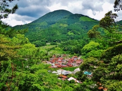 第四千十六作　「山の中の　青田の中の　石州の甍」　島根県津和野
