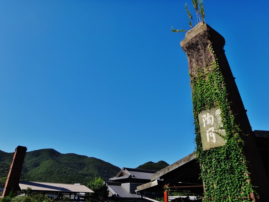 第七百八十三作　　「青草　繁れるままの　夏ではある」　岡山県伊部　
