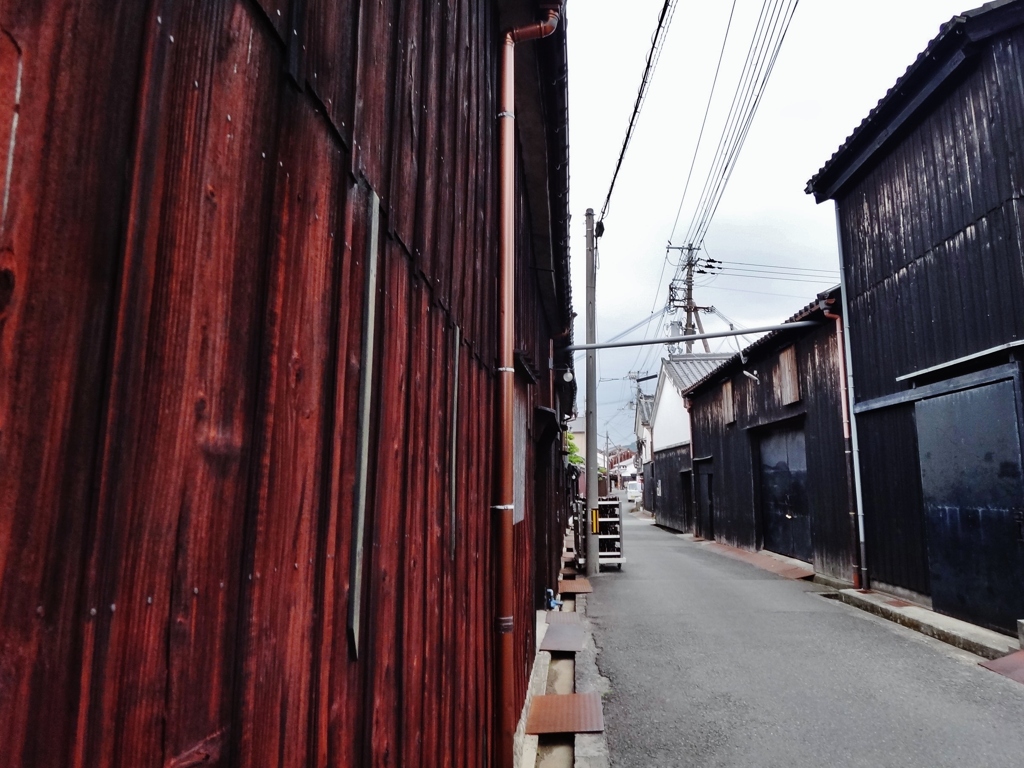 第二千三百八十七作　「寒空重たい　醤油蔵の裏へ」　和歌山県湯浅