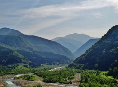 第三千三百二十九作　「山が山へ　折り重なつて　細い流れで」　富山県立山