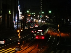 第千三百三作　　「路面電車のブレェキ音が　もの悲しく　夜更け」　熊本県熊本