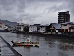 第三千八百七十八作　「降り立てば　冷たい雨降る　風まで吹いて」　大分県臼杵