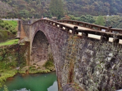 第三千四十二作　「澱める水の　石橋渡れば　山のしづか」　熊本県美里