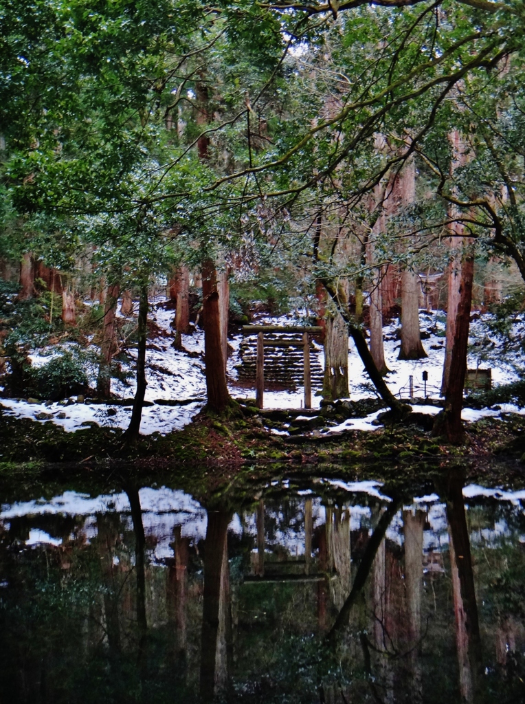 第三千五百十四作　「草臥れて　しづまりかへつて　水鏡」　福井県勝山