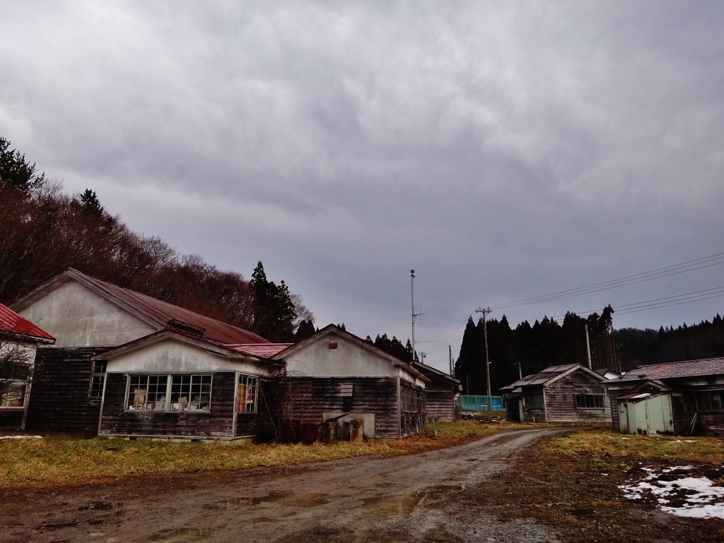 第千二百九十八作　　「曇天のぬかるみを　踏みしめる」　青森県尻屋