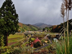 第千二百四十四作　　「さびしい風が　山から流るる　雪の花」　島根県亀嵩　