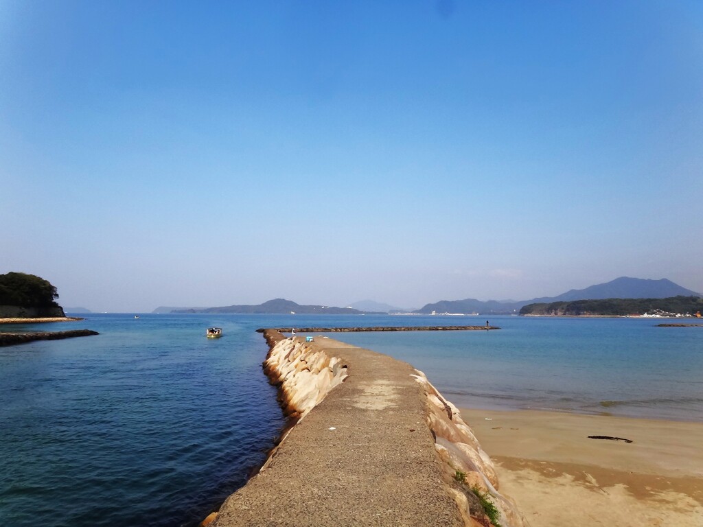 第四千百七十三作　「小春日和　波音とほく近く　微睡んでゐて」　山口県萩