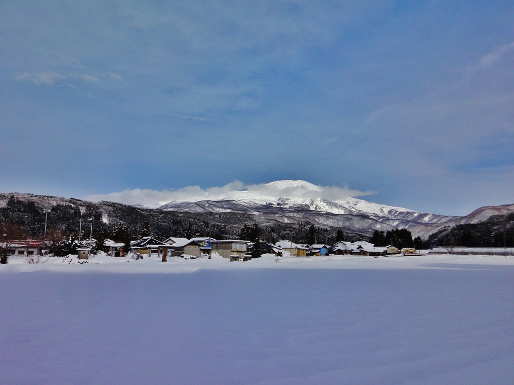 第四千二百二十八作　「雪雲流るる　容姿端麗　鳥海の山」　山形県遊佐
