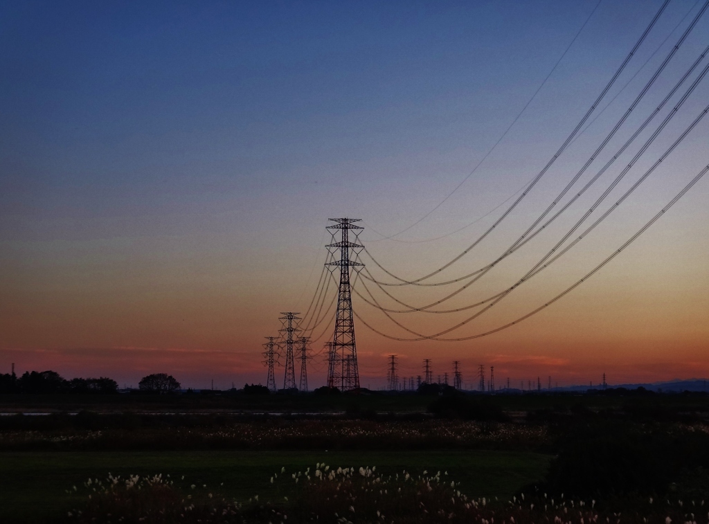 第四千百九十一作　「鉄塔見詰む　なに思うでもない　年の暮れ」　群馬県千代田