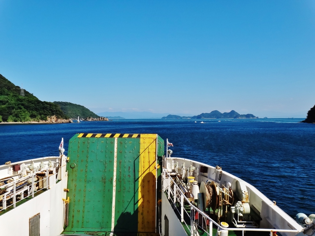 第八百作　　「寝て起きて　やつぱり島影が　船旅」　山口県周防大島　