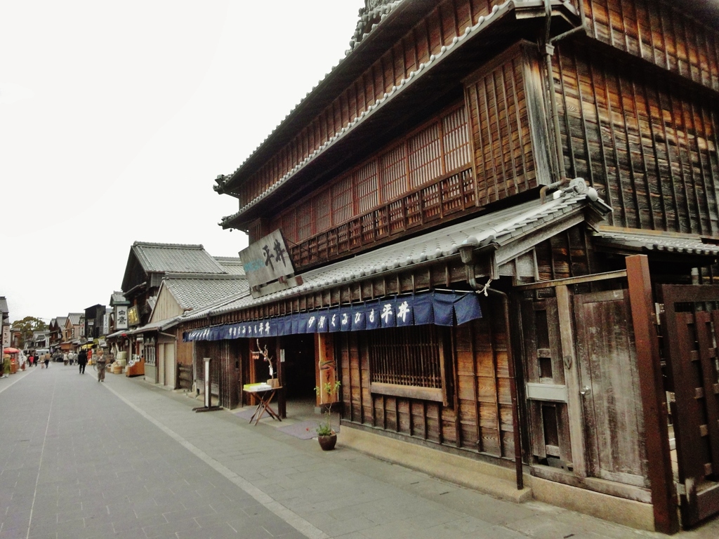 第千二十二作　　「酔ひ酔ひ　酔ふまま　お伊勢参り」　　三重県伊勢