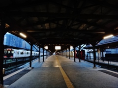 第四千二百二十五作　「缶珈琲　掌温め　一番電車」　福岡県門司