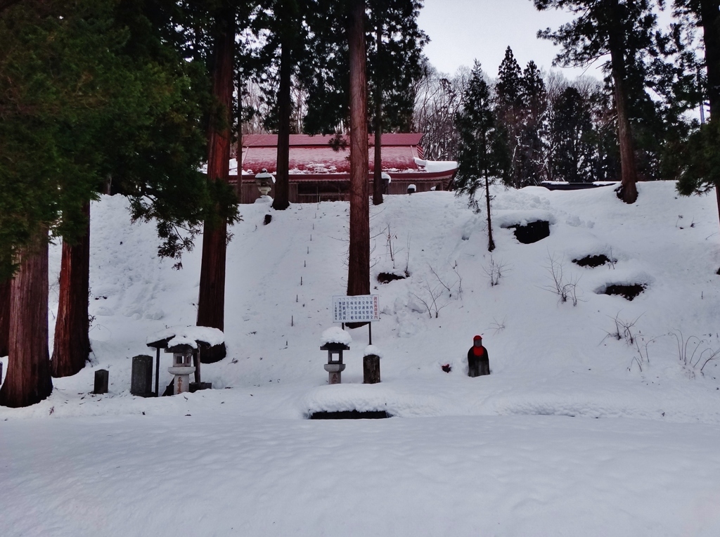 第三千八百二十八作　「雪へ　元旦の　足跡のこし」　山形県本道寺