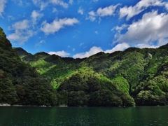 第二千六百二十一作　「山が山へ　折り重つて　雲影」　愛知県豊根