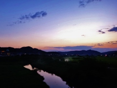 第八百四十三作　　「葡萄食ふ　笑顔映して　ゆふぐれの川」　岡山県岡山