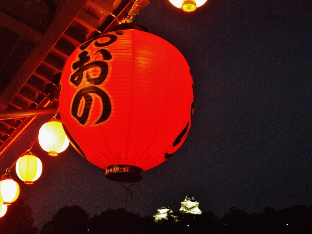 第七百九十二作　　「夕風　ぼんぼり一つ揺らせて　二つ三つと」　福井県大野　