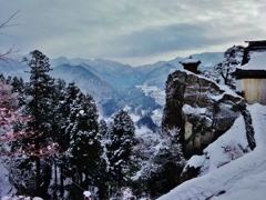 第四千二百二作　「奥の院へのぼれば　しんしん雪のしづかさで」　山形県山寺