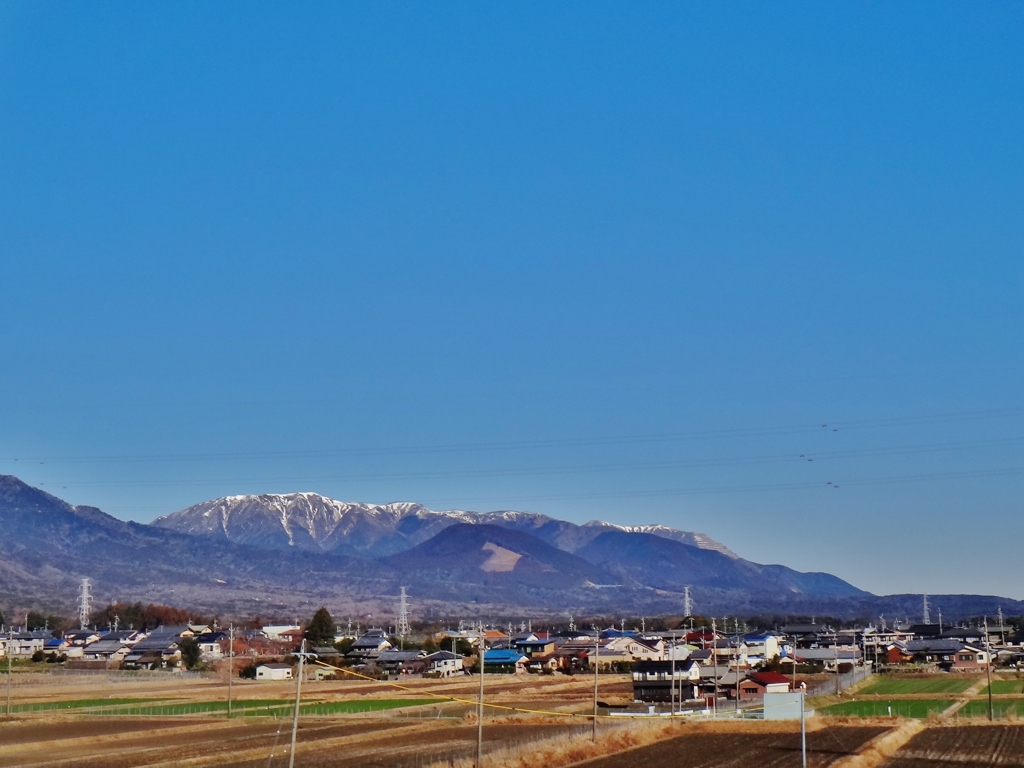 第三千五百十一作　「旅路　雲ひとつ無く　鈴鹿は残雪」　三重県鈴鹿