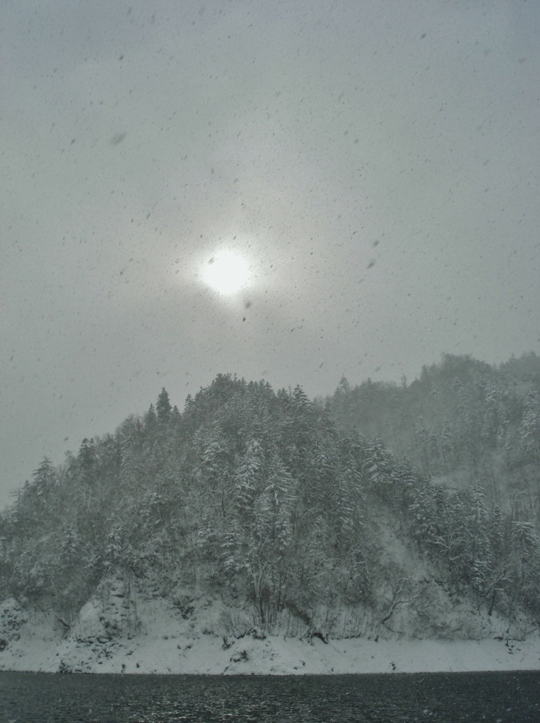 第三千百十一作　「目を凝らす　消え入りさうな　ひとすぢの光へ」　北海道定山渓