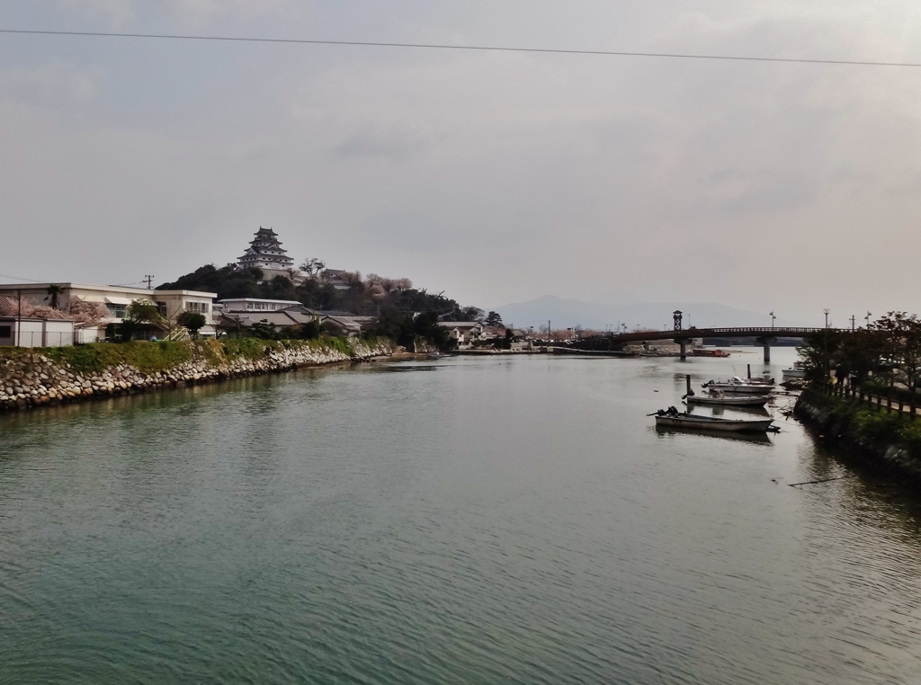 第二千九十六作　「川水　海へと注ぎ入つて　そこへ城をおき」　佐賀県唐津