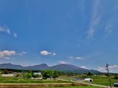 第三千九百八十一作　「はつ夏の　浅間をまへに　あんぱん齧り」　長野県小諸