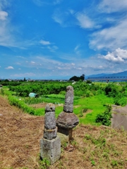 第四千四十七作　「石佛　拝みて撫でて　夏は過ぐ」　長野県更埴