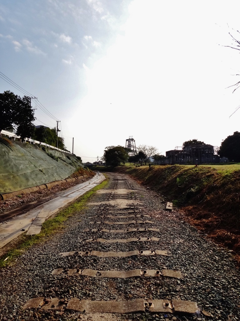 第千九百五十二作　　「レェルはずされてゐる　その跡を辿る」　福岡県大牟田