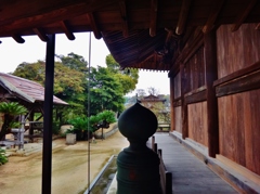 第三千九百七十六作　「雨宿りする　雨を聴く」　山口県防府