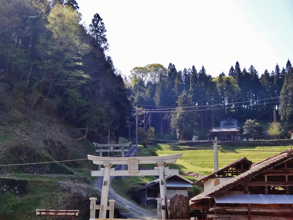 第千三十四作　　「草臥れて　もたれた石は　村境の石」　　広島県世羅