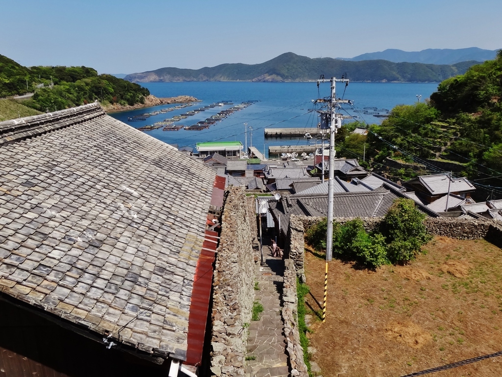 第千三百八十九作　　「潮風の石垣に　腰を落ち着く」　愛媛県愛南