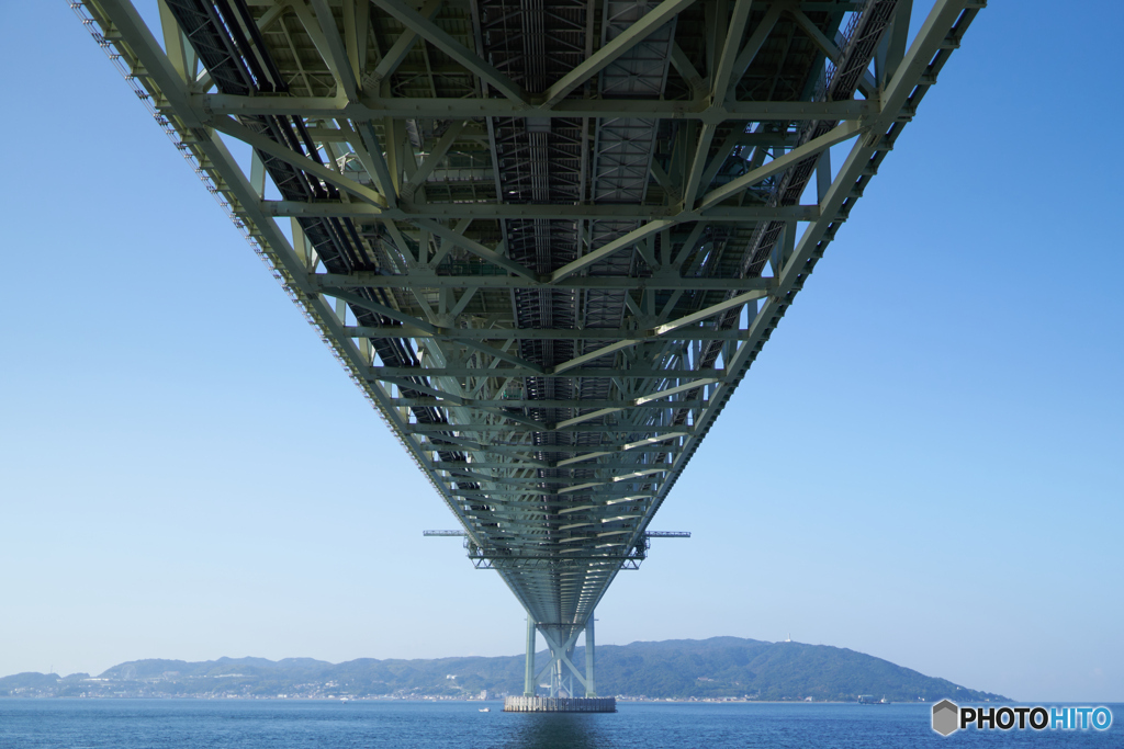 明石海峡大橋のもとで1