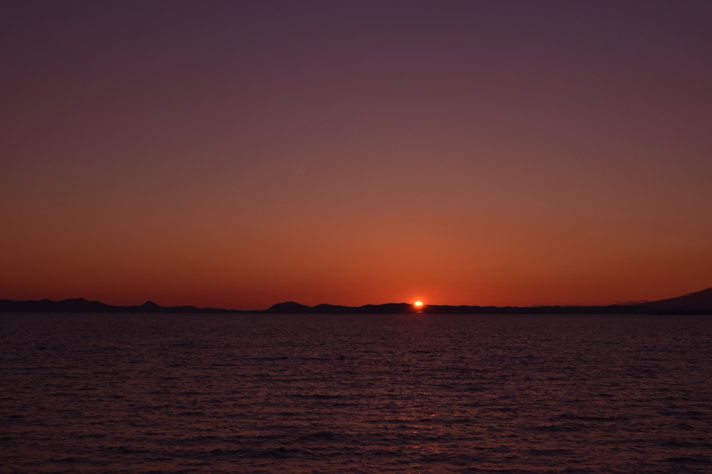 夕暮れの猪苗代湖