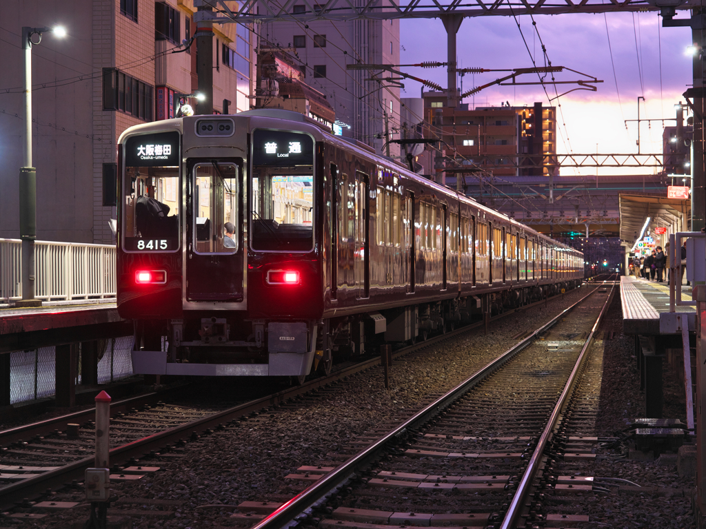 夕暮れの駅にて