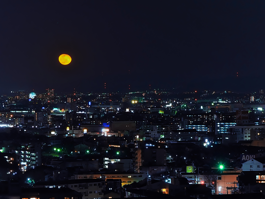 ゆうべの月
