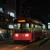 電停に佇む