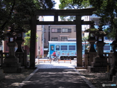 鳥居の中から