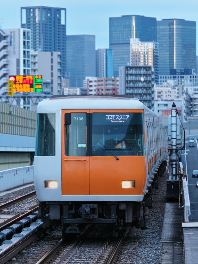 都会の鉄道風景