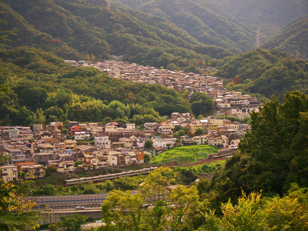山間を行く
