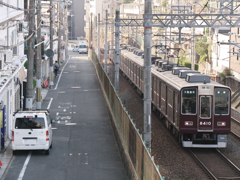 遅い朝の坂道