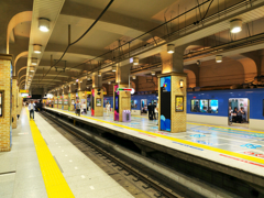 とりあえず、駅。