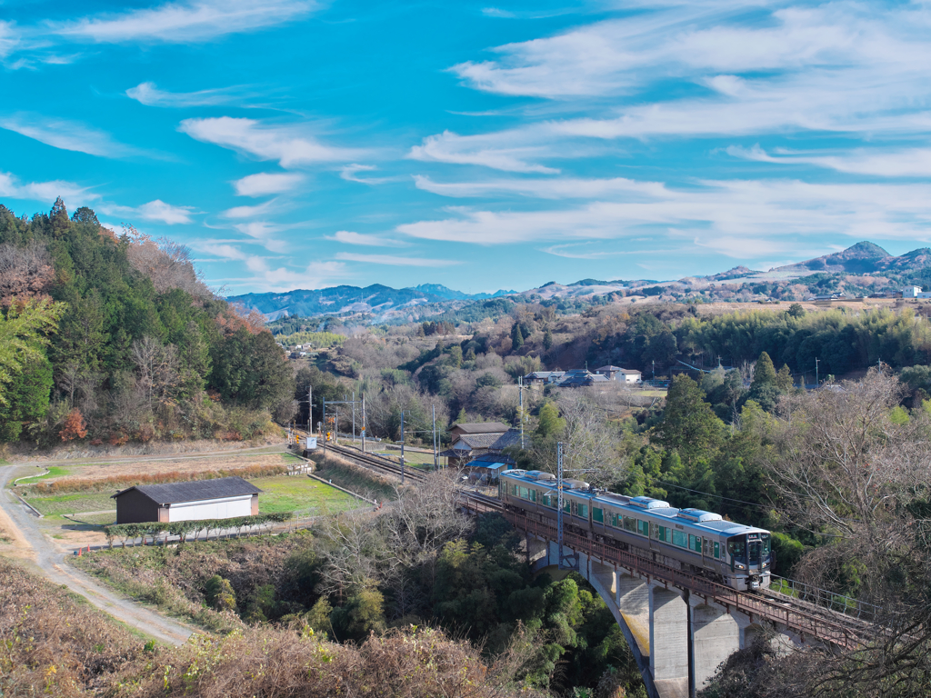県境のアーチ橋